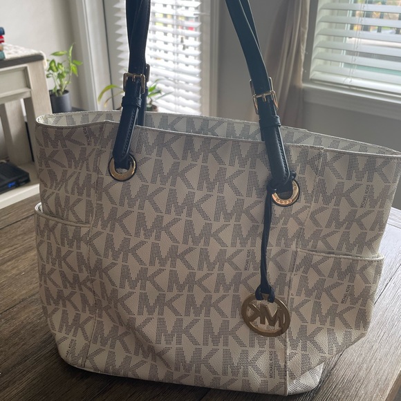 Michael Kors Handbags - Michael Kors used Tote bag